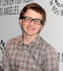 Angus T. Jones renunţă la "Doi bărbaţi şi jumătate"
