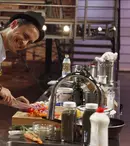 Şerban Copoţ găteşte midii adunate chiar de el