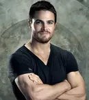Stephen Amell („Arcaşul”) a devenit tătic
