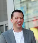 Fosta soţie a lui Jon Cryer vrea o felie din averea lui