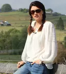 Iuliana Tudor a învăţat să cosească la „Mi-s de la ţară”