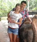 Cove şi-a petrecut luna de miere printre elefanţi şi maimuţe, în Bali