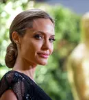 Angelina Jolie mănâncă doar mei şi hrişcă