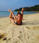 Adela Popescu: “Mă port ca o puştoaică şi mă îmbrac ca un băieţel” 