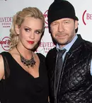 Jenny McCarthy îi dă motive de gelozie iubitului