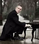 Hugh Laurie, în concert la Bucureşti în luna iulie
