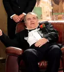 Alex Bogdan i-a pupat mâna lui Florin Călinescu