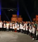 Juraţii "MasterChef" împart ultimele şorţuri şi dau startul primei probe eliminatorii