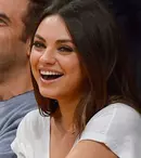Mila Kunis şi Ashton Kutcher aşteaptă o fetiţă