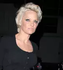 Pamela Anderson a dezvăluit că a fost abuzată în copilărie