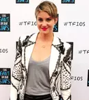 Shailene Woodley şi-a îngrămădit tot ce-i trebuie într-o valiză