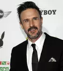 După Courteney Cox, şi David Arquette s-a logodit