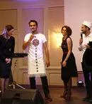 Răzvan şi Dani, îmbrăcaţi în rochie în scop caritabil