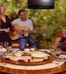 Xonia găteşte „mâncare chinezoaică”, în această seară, la „Cireaşa de pe tort”