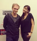 Alexandra Bădoi l-a întâmpinat pe Armin Van Buuren cu țuică 
