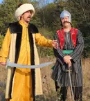 Cârcotaşii îşi mobilizează fanii spre urnele de votare cu o parodie | VIDEO