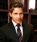 Matt Czuchry, sexy fără efort în „Soţia perfectă”