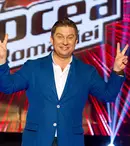 Cum se descurcă Pavel Bartoș cu trei fete şi două show-uri tv