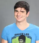 Cârcotașul Alex Bogdan și-a făcut debutul regizoral cu spectacolul „Happy End”