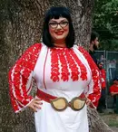 Ozana Barabancea recită poezie pentru prima dată pe o scenă