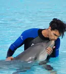 Andrei Andrei înoată cu delfinii în semifinala „Burlacul”