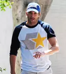 Ashton Kutcher, cadou inedit de Ziua Mamei