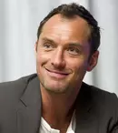 Jude Law va interpreta un papă fictiv pe micile ecrane