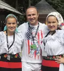 Grig Chiroiu, Pupăză de la „Trăsniții”, şi-a făcut poze cu ursul în vacanţă