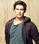 Çağatay Ulusoy („Yaman” - Kanal D) ia lecţii de pian