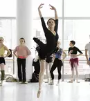 HBO dă, din 16 noiembrie, miniseria „Flesh and Bone”/„Graţie şi sânge”