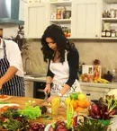 VJ Mihaela a gătit un burrito vegetal în bucătăria lui Marius Tudosiei