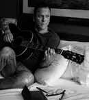 Kiefer Sutherland a lansat primul videoclip