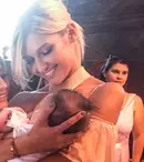 Sore şi-a botezat fetiţa, iar Alina Eremia a fost năşică