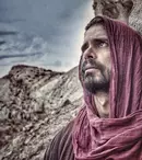 Îl recunoaşteţi? Julian Gil îl interpretează pe Iisus Hristos