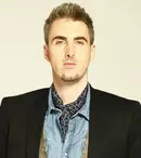 Duminică, Ernest se întoarce cu un nou sezon al emisiunii “Ochii din umbră”