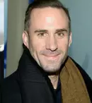 Postul Sky a renunțat la difuzarea unui episod în care Michael Jackson era parodiat de Joseph Fiennes