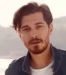 Serialul turcesc „Içerde”, cu celebrul Çağatay Ulusoy,  va fi difuzat și în România