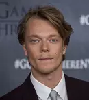 Alfie Allen, actorul din „Urzeala tronurilor”, a făcut un documentar despre fotbal, pentru History
