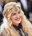 Madonna a mai adoptat două fete. Iată primele imagini cu gemenele originare din Africa