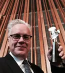 Tim Robbins va juca într-un nou serial HBO. O are parteneră pe Holly Hunter