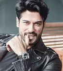 Burak Özçivit („Dragoste infinită”) se însoară luna viitoare. Cum arată viitoarea lui soție