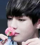 O vedetă K-pop în noul serial de la Național TV: Kim Tae-hyung, adică V, joacă în „Cavalerii dreptății”