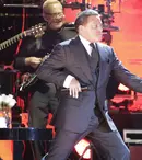 FOTO. Telemundo face un serial despre viaţa artistului Luis Miguel. Cine va fi protagonistul?