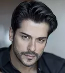 Răsturnare de situație pentru „Dragoste infinită”: Burak Özçivit vrea să continue serialul la cinema în 2018