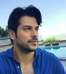 Foto: Burak Özçivit, aşa cum nu l-aţi mai văzut într-un film