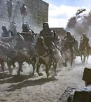 După „Vikingii”, vin Cavalerii Templieri. History a făcut „Knightfall”