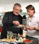 Dinescu găteşte alături de Marius Manole la „Politică și delicatețuri”