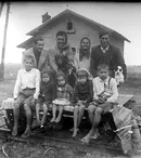 GALERIE FOTO. „Ţara moartă”, cel mai de succes documentar românesc al anului 2017, este disponibil pe DVD