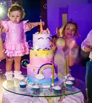 GALERIE FOTO. Elena Gheorghe i-a rupt turta fetiței sale. Ce a ales Amelie de pe tavă