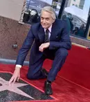 Michael Douglas a primit o stea pe Walk of Fame din Hollywood